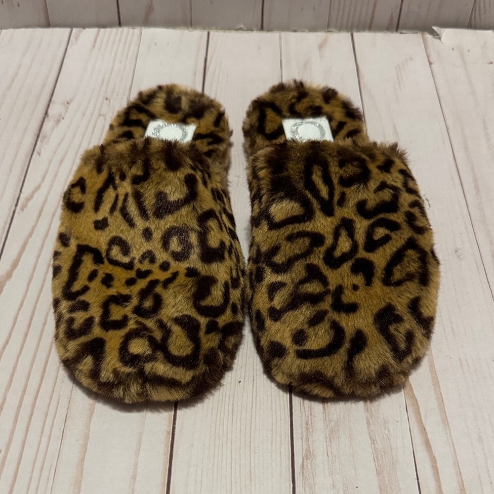 Women’s soft Faux Fur Leopard Print Slippers - Brown/Black